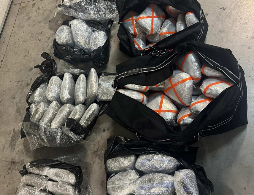 ПОДГОРИЦА, 29. ЈАНУАРА /СРНА/ - Мушкарац чији су иницијали А.Љ. /38/ ухапшен је у насељу Стари аеродром у Подгорици због сумње да је прокријумчарио 107 килограма марихуане, саопштено је из Управе полиције Црне Горе.