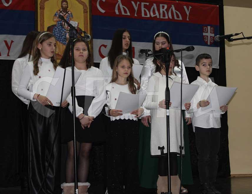 ЛОПАРЕ, 29. ЈАНУАРА /СРНА/ - Вјероучитељ Ђорђе Марковић оцијенио је вечерас на Светосавској академији у Лопарама да ово традиционално сабрање светосавске дјеце показује истрајност на путу Светог Саве, који је Христов пут.