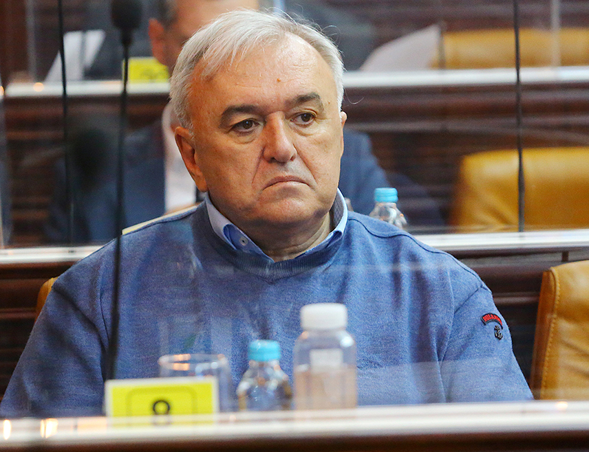 БАЊАЛУКА, 30. ЈАНУАРА /СРНА/ - Директор познате бањалучке Tворнице обуће "Бема" Маринко Умичевић истакао је да хитно треба обуставити блокаде теретног саобраћаја на граничним прелазима са ЕУ јер предузећа у Републици Српској, БиХ и шире због тога трпе огромну штету.