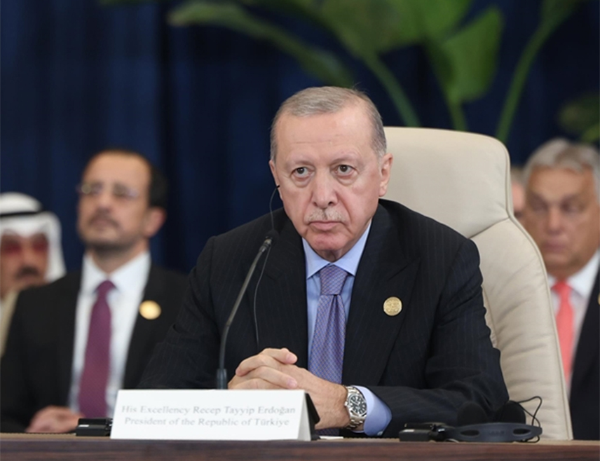 АНКАРА, 30. ЈАНУАРА /СРНА - РИА Новости/ - Турски предсједник Реџеп Тајип Ердоган рекао је иранском предсједнику Масуду Пезешкијану да је турска спремна да постане посредник између САД и Ирана ради рјешавања проблема и деескалације у њиховом региону, саопштено је из Ердогановог кабинета.