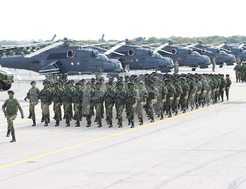 БЕОГРАД, 30. ЈАНУАРА /СРНА/ - Министарство одбране и Војска Србије позвали су данас све храбре и одлучне младиће и дјевојке да покажу патриотизам и спремност да служе својој земљи као припадници 72. бригаде за специјалне операције и 63. падобранске бригаде.