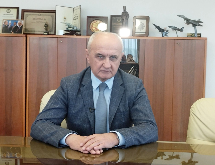 БАЊАЛУКА, 31. ЈАНУАРА /СРНА/ - Министар енергетике и рударства Републике Српске Петар Ђокић данас ће Угљевику потписати уговор о преносу концесије за експлоатацију угља на лежишту "Исток два" са представницима предузећа "Комсар енерџи Република Српска" и Рудника и термоелектране /РиТе/ "Угљевик".