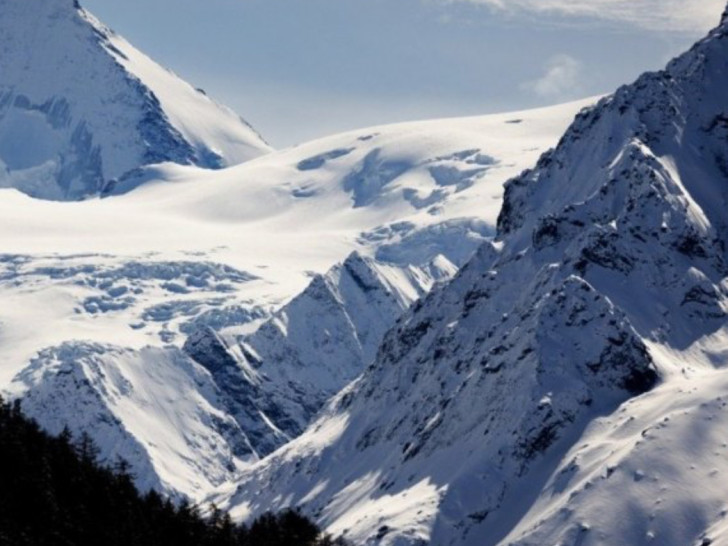 ПАРИЗ, 30. ЈАНУАРА /СРНА/ - Шездесетпетогодишњи мушкарац погинуо је данас у лавини у Сервијеру, у Француском региону Горњи Алпи, пренијели су медији.