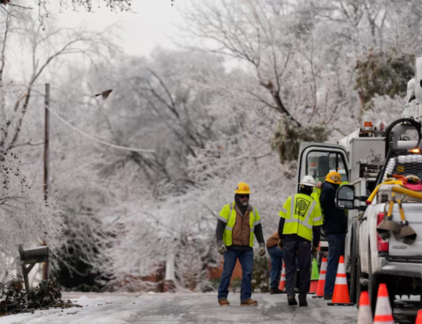 ВАШИНГТОН, 1. ФЕБРУАРА /СРНА/ - Најмање 87 људи је страдало у сњежној олуји која је погодила Сједињене Државе од Тексаса до Њу Џерзија.