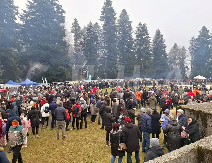 ПРИЈЕДОР, 1. ФЕБРУАРА /СРНА/ - На Мраковици је данас отворена 19. манифестација "Дани зиме на Козари" која је ове године окупила рекордан број учесника.
