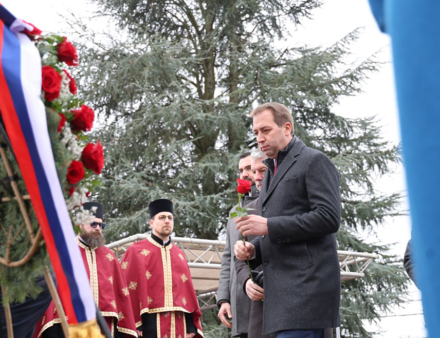 БАЊАЛУКА, 1. ФЕБРУАРА /СРНА/ - Министар правде Републике Српске Горан Селак изјавио је да сјећање на српске цивиле које су усташе звјерски убиле у бањалучким селима Дракулић, Шарговац, Мотике и руднику Раковац 1942. године мора да буде трајно уграђено у националну свијест српског народа.