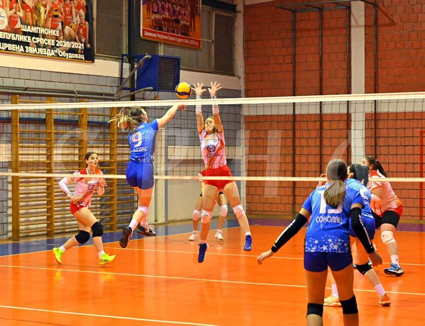 ШАМАЦ, 2. ФЕБРУАРА /СРНА/ - Одбојкашице обудовачке "Црвене звезде" и "Гласинца" са Сокоца одигране су у Обудовцу код Шамца хуманитарну утакмицу на којој је прикупљено 2.250 КМ за Душана Јовића /45/ из овог мјеста, који болује од ријетке болести.