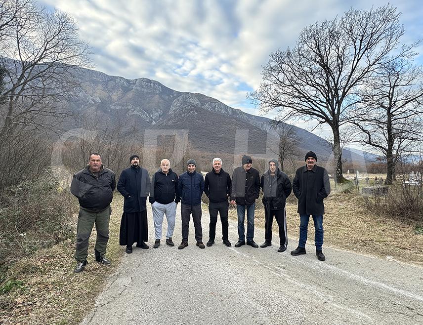 MOSTAR, FEBRUARY 2 /SRNA/ –Residents of Kuti village outside Mostar have been blocking the local road for five days to protect the property of Serb returnees and to prevent deminers hired by a foreign investor from clearing the Zukulja hill to open a quarry.