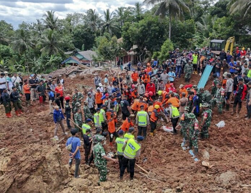 ЏАКАРТА, 3. ФЕБРУАРА /СРНА/ - Број погинулих у клизишту у покрајини Западна Јава у Индонезији порастао је на 80, саопштено је из Државне агенције за управљање катастрофама.