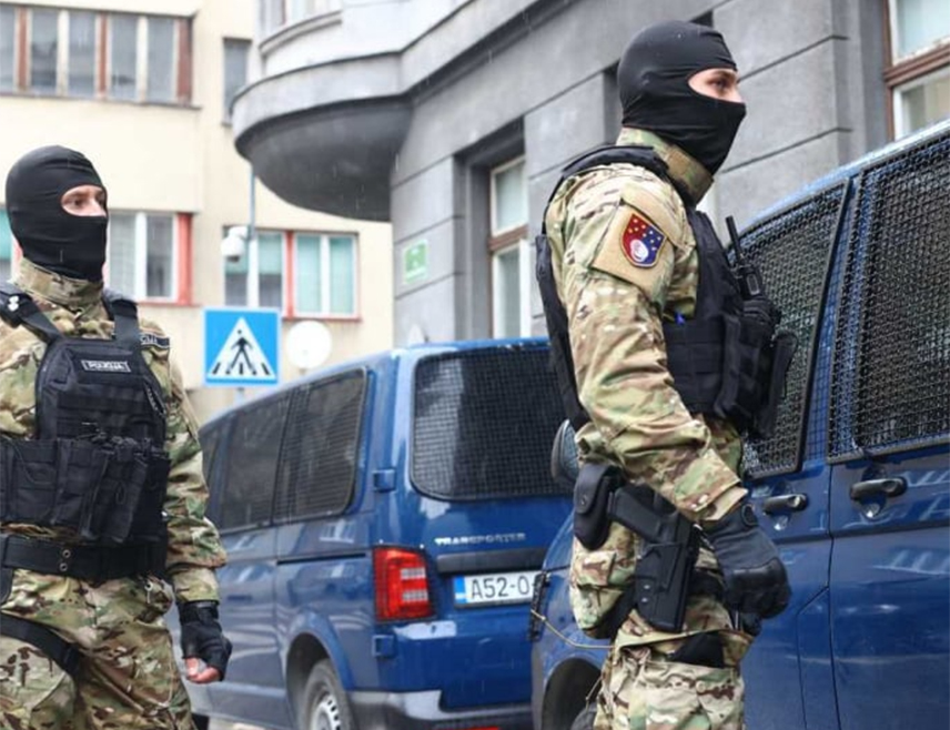 САРАЈЕВО, 3. ФЕБРУАРА /СРНА/ - Припадници Министарства унутрашњих послова Кантона Сарајево завршили су претресе у кантоналној Служби за запошљавање због сумње да је почињено више коруптивних кривичних дјела, а поступајући тужилац саслушава више свједока, саопштено је из Кантоналног тужилаштва.