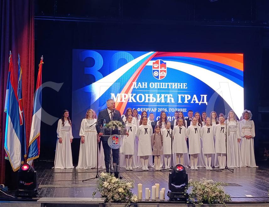 МРКОЊИЋ ГРАД, 3. ФЕБРУАРА /СРНА/ - Свечаном академијом у Мркоњић Град обиљежено је 30 година од како се становништво вратило у овај до темеља порушен град у којем је након офанзиве Хрватске војске и тзв. Армије БиХ затечен огроман број жртава, те истакнуто да уздизање послије сваке трагедије показује снагу српског непобједивог духа.