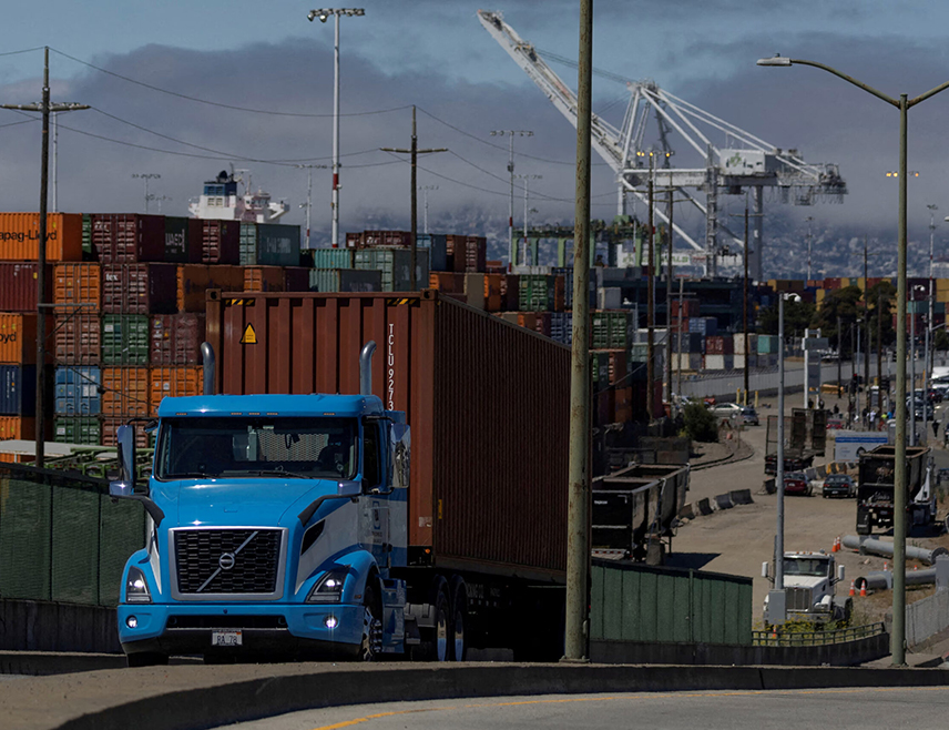 МОСКВА, 4. ФЕБРУАРА /СРНА - РИА Новости/ - Трговина између Русије и Кине годишње прелази границу од 200 милијарди долара, изјавио је руски предсједник Владимир Путин.