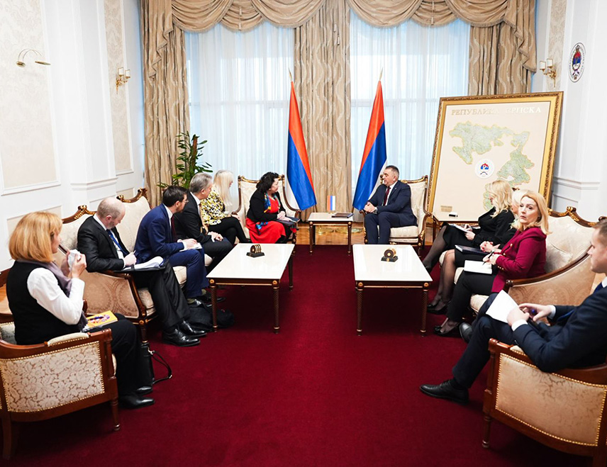 BANJA LUKA, FEBRUARY 4 /SRNA/ – Republika Srpska Savo Minić and the United Kingdom's Special Envoy to the Western Balkans Karen Pierce assessed at today's meeting in Banja Luka that respect for the Dayton Peace Agreement represents the key framework and guarantee for the functioning of BiH.