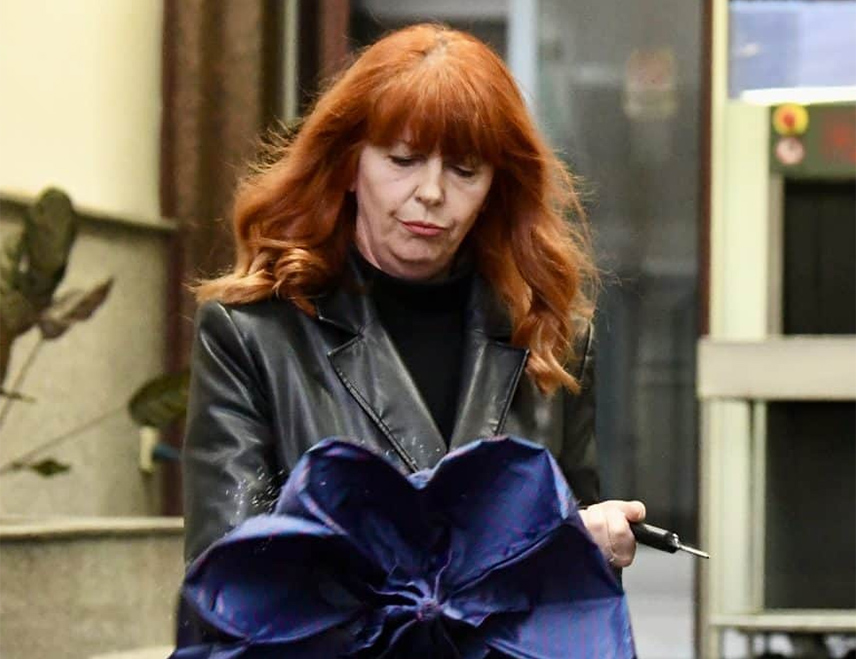 ПОДГОРИЦА, 4. ФЕБРУАРА /СРНА/ - Кабинет предсједника Црне Горе Јакова Милатовића позвао је премијера Милојка Спајића да одмах смијени одговорне за бјекство правоснажно осуђеног бившег специјалног тужиоца Лидије Митровић, или да преузме одговорност.