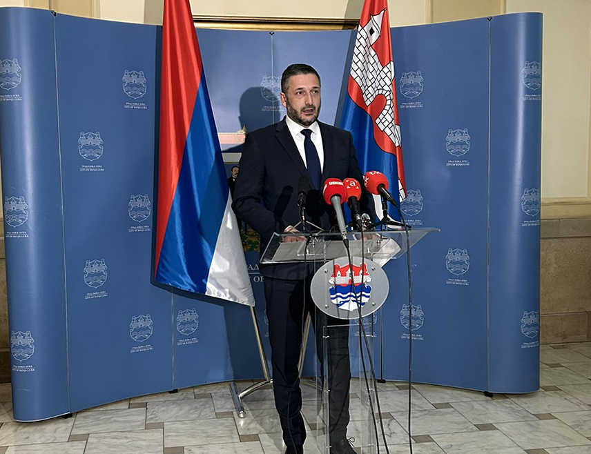 БАЊАЛУКА, 5. ФЕБРУАРА /СРНА/ - Предсједник Скупштине града Бањалука Љубо Нинковић изјавио је да је градоначелник Драшко Станивуковић поново прекорачио своја овлаштења, игнорисао законе и одлуке градске скупштине и средства грађана дијелио по сопственом нахођењу с циљем личне политичке промоције.