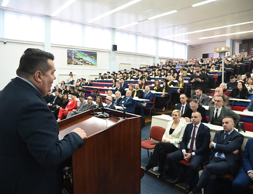 БАЊАЛУКА, 6. ФЕБРУАРА /СРНА/ - Предсједник Народне скупштине Републике Српске Ненад Стевандић рекао је данас да то што Правни факултет Универзитета у Бањалуци слави више од пола вијека постојања говори колико је један народ стабилан, моћан и колико влада собом.