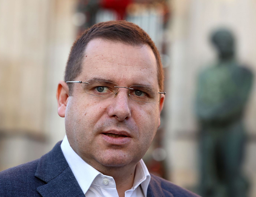 BANJA LUKA, FEBRUARY 6 /SRNA/ - The SNSD has obtained reliable information that the Central Election Commission /CEC/ of BiH, political Sarajevo, and the opposition in Republika Srpska reached an agreement to remove the party's presidential candidate Siniša Karan from the ballot, disqualify him, and prevent voting for him in the repeated early elections, said SNSD spokesperson Radovan Kovačević.