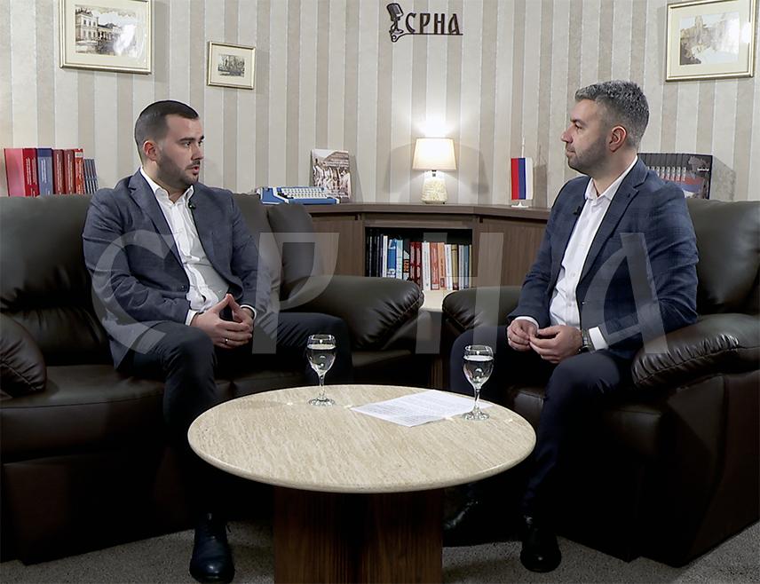 БАЊАЛУКА, 7. ФЕБРУАРА /СРНА/ – Одборник СНСД-а у Скупштини града Бањалука Богољуб Зељковић изјавио је Срни да проблем загађења ваздуха у Бањалуци није настао у једном мандату нити се може ријешити преко ноћи, те да је неопходно укључивање струке и израда јасног плана дјеловања како би се овај проблем у наредним годинама ублажио.