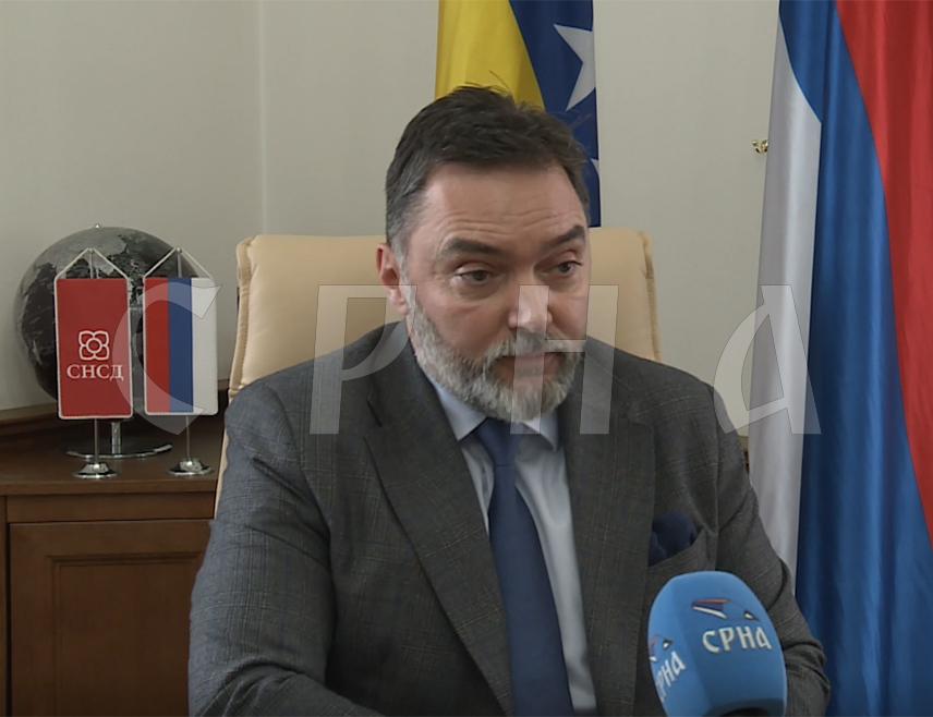 ИСТОЧНО САРАЈЕВО, 6. ФЕБРУАРА /СРНА/ - Замјеник предсједавајуће Савјета министара Сташа Кошарац изјавио је за Срну да је опозиција у Српској спремна на све, осим да призна пораз на изборима и прихвати вољу српског народа.