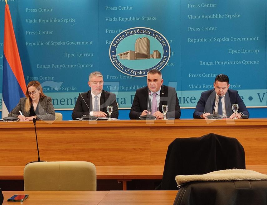 БАЊАЛУКА, 6. ФЕБРУАРА /СРНА/ - Министар здравља и социјалне заштите Републике Српске Ален Шеранић истакао је да ће бити настављено опремање, унапређивање и модернизовање капацитета Универзитетске болнице у Фочи, а у наредне четири године за тај пројекат биће годишње издвајано 12 милиона КМ.