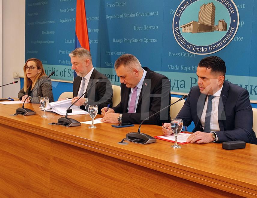 BANJA LUKA, FEBRUARY 6 /SRNA/ - Prime Minister of Republika Srpska Savo Minić stated today that the Government plans to enter the international financial market this year, with planned borrowing expected to amount to EUR 500 million.