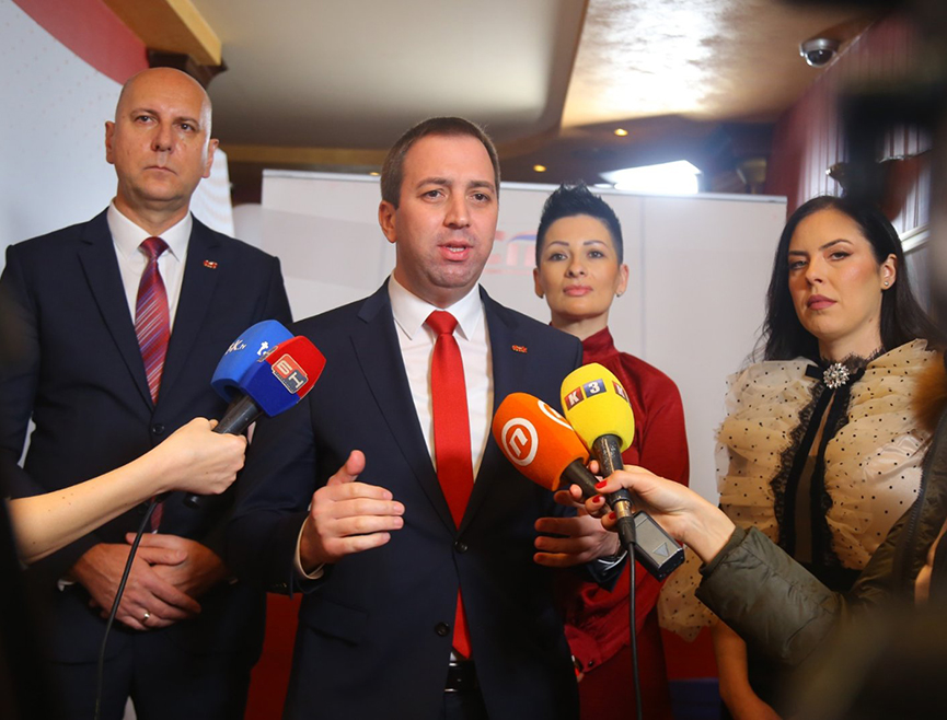 BANJA LUKA, FEBRUARY 6 /SRNA/ – The Socialist Party of Srpska /SPS/ firmly stands behind Siniša Karan /the SNSD candidate in Republika Srpska repeat snap presidential elections/, recognising him as a candidate who represents institutional stability, protection of the constitutional position, and the further strengthening of Republika Srpska, said the party leader, Goran Selak.