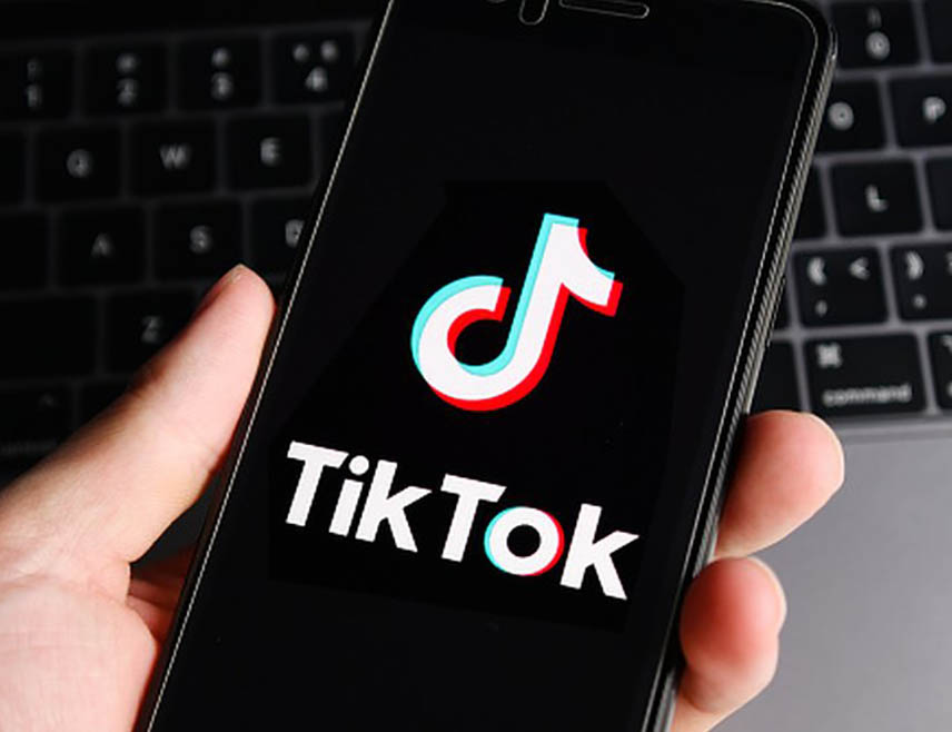 БРИСЕЛ, 6. ФЕБРУАРА /СРНА/ - Европска комисија објавила је прелиминарне налазе према којима је друштвена мрежа "ТикТок" прекршила Закон о дигиталним услугама /ДСА/ због адиктивне природе дизајна своје платформе.