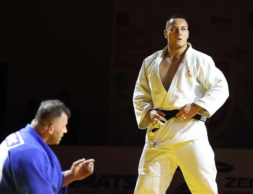 ИСТОЧНО САРАЈЕВО, 6. ФЕБРУАРА /СРНА/ - Џудиста из Источног Сарајева Игор Врачар, који наступа за репрезентацију Србије, освојио је бронзану медаљу у категорији изнад 100 килограма на европском купу у Софији.