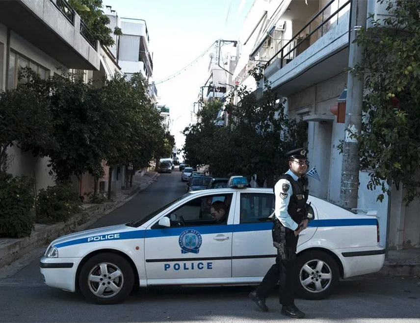 АТИНА, 6. ФЕБРУАРА /СРНА/ - На ширем подручју Атине разбијена је криминална организација умијешана у трговину дрогом и заплијењени су кокаин, хероин и канабис, пише "Катимерини".