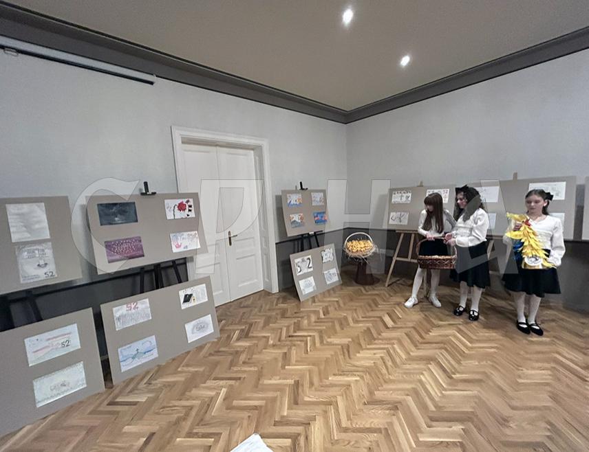 BANJA LUKA, FEBRUARY 6 /SRNA/ – A donation exhibition of student artworks titled “An Unfinished Lesson” was held this evening at the Milanović House in Banja Luka, marking 84 years since the suffering of the Šargovac schoolchildren in an Ustasha crime.