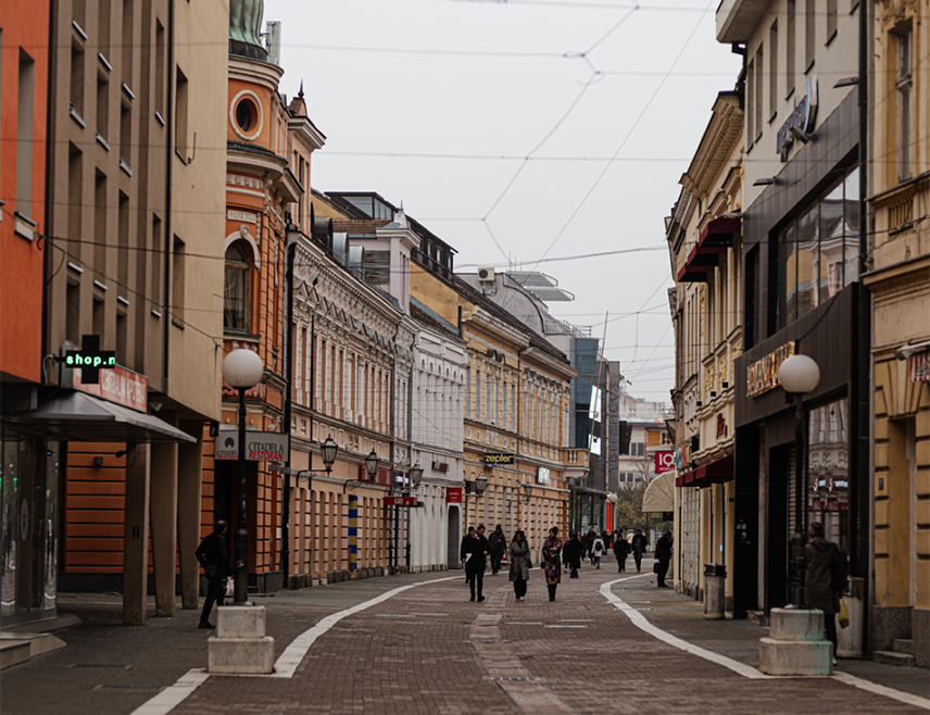 БИЈЕЉИНА, 7. ФЕБРУАРА /СРНА/ - У Републици Српској и Федерацији БиХ /ФБиХ/ сутра ће бити умјерено до претежно облачно и топло са максималном температуром ваздуха од седам до 12 степени Целзијусових.
