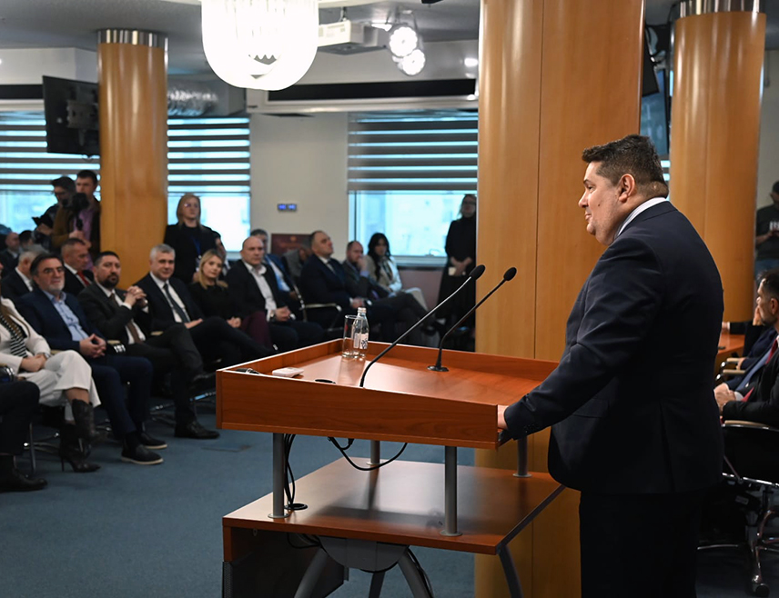 НОВИ САД, 7. ФЕБРУАРА /СРНА/ - Предсједник Народне скупштине Републике Српске Ненад Стевандић изјавио је данас у Новом Саду да је заједништво вриједност која српски народ чини великим.