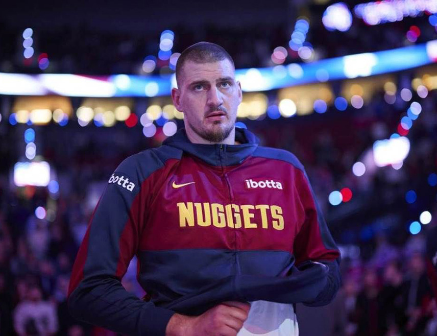 ЧИКАГО, 8. ФЕБРУАРА /СРНА/ - Српски кошаркаш Никола Јокић остварио је импресиван трипл-дабл учинак са 22 поена, 17 асистенција и 14 скокова у побједи Денвера на гостовању у Чикагу резултатом 136:120.