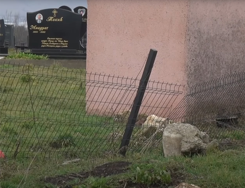 БЕОГРАД, 8. ФЕБРУАРА /СРНА/ - Упад непознатих особа у црквено двориште и српско православно гробље у Скуланеву код Липљана при чему је разваљена ограда и оскрнављен гроб недавно преминулог мјештанина Ивице Талића, најновији је показатељ албанског екстремизма и нетрпељивости према свему српском на Космету, саопштила је Канцеларија Владе Србије за Косово и Метохију.