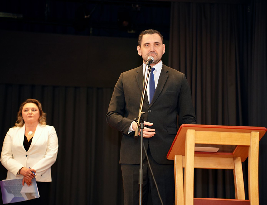 ШТУТГАРТ, 8. ФЕБРУАРА /СРНА/ - Министар за европске интеграције и међународну сарадњу Републике Српске Златан Клокић изјавио је да је српски народ са прославе Дана Републике у Штутгарту послао поруку јединства, саборности и заједништва.