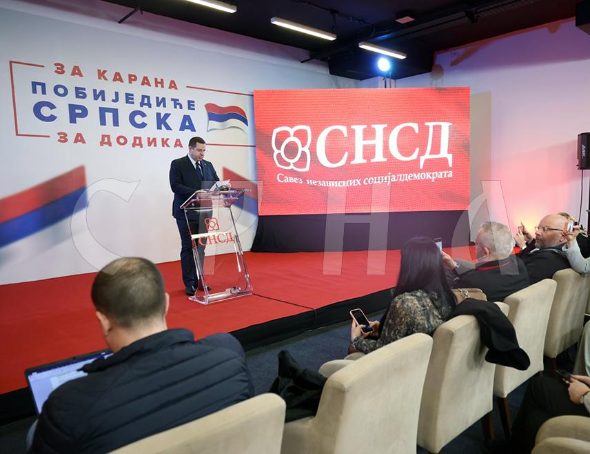 БАЊАЛУКА, 8. ФЕБРУАРА /СРНА/ - Трендови изборних резултата поновљених предсједничких избора указују да је кандидат СНСД-а Синиша Каран побиједио још убједљивије, јер води и на оним бирачким мјестима на којима је кандидат СДС-а Бранко Блануша побиједио на изборима 23. новембра прошле године, рекао је портпарол СНСД-а Радован Ковачевић.