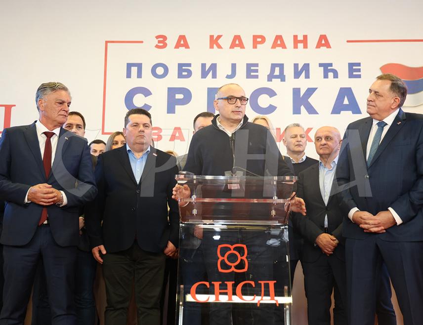 БАЊАЛУКА, 8. ФЕБРУАРА /СРНА/ - Предсједник Народне партије Српске Дарко Бањац изјавио је да су избором кандидата СНСД-а Синише Карана за предсједника Републике Српске грађани послали јасну поруку да одлучују о свом предсједнику, а не Централна изборна комисија /ЦИК/ БиХ, политичко Сарајево или поједине амбасаде.