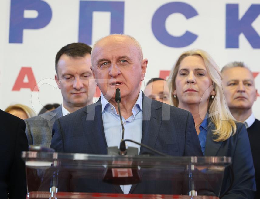 БАЊАЛУКА, 8. ФЕБРУАРА /СРНА/ - Предсједник СП-а Петар Ђокић истакао је вечерас да је побједа Синише Карана на поновљеним пријевременим изборима за предсједника Републике Српске значи да народ није дозволио да се Српска дестабилизује како су то хтјели политичко Сарајево и неки страни фактори.