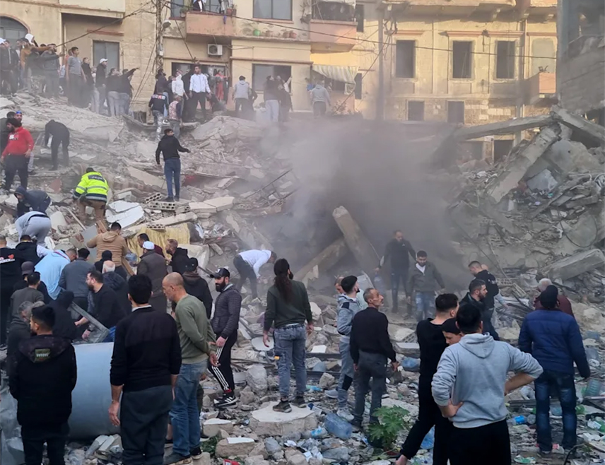 ТРИПОЛИ, 9. ФЕБРУАРА /СРНА/ - Најмање деветоро људи је погинуло, укључујући жену и дијете, а шесторо је спасено када се срушила вишеспратница у Tриполију, пренијели су либански медији.