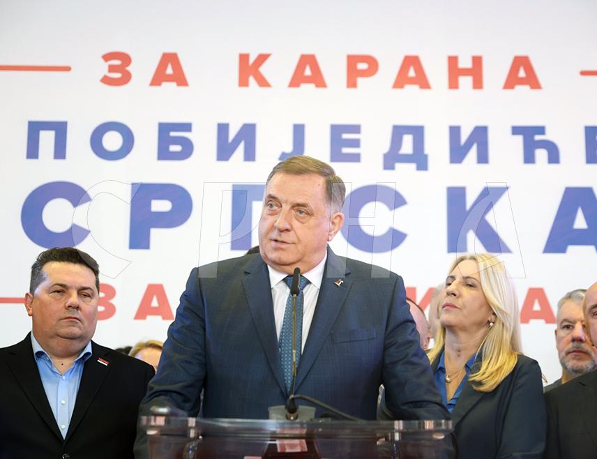 БАЊАЛУКА, 9. ФЕБРУАРА /СРНА/ - Лидер СНСД-а Милорад Додик истакао је да се од опозиције у Републици Српској, након што је народ на изборима рекао своје, чуло нешто што се ријетко виђа у политици - да су за њихов пораз криви грађани.