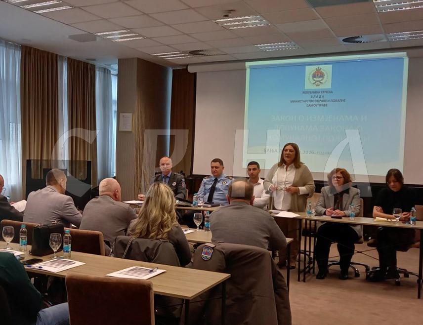 БАЊАЛУКА, 10. ФЕБРУАРА /СРНА/ - Министар управе и локалне самоуправе Републике Српске Сенка Јујић изјавила је данас да је суштина обуке организоване за комуналне полицајце да се кроз теоријска и практична знања упознају о измјенама и допунама новог Закона о комуналној полицији.