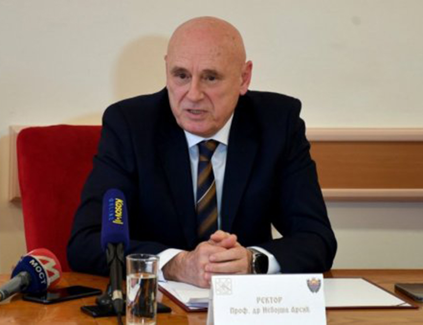 БЕОГРАД, 10. ФЕБРУАРА /СРНА/ - Непозната лица затражила су од Ректората приштинског Универзитета са сједиштем у сјеверном дијелу Косовске Митровице да се Факултет техничких наука исели у року од 30 дана или да потпише уговор са Универзитетом у Приштини.