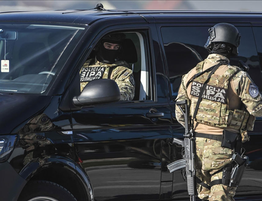 ИСТОЧНО САРАЈЕВО, 11. ФЕБРУАРА /СРНА/ - Припадници Сипе јутрос врши претресе на 18 локација на подручју Шамца, Доњег Жабара, Градачца, Бањалуке, Челинца, Лакташа и Пала у оквиру акције "Лан" усмјерене на спречавање недозвољеног промета акцизних роба.