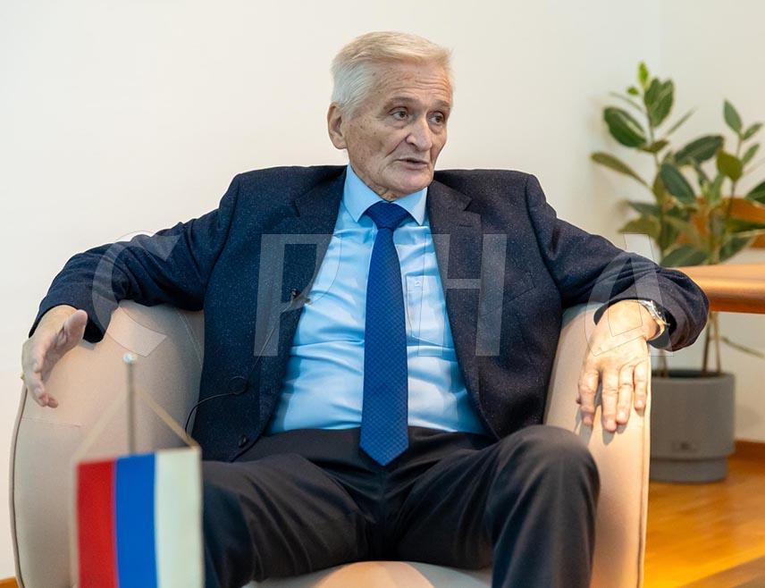 SARAJEVO, FEBRUARY 11 /SRNA/ - Nikola Špirić, Deputy Speaker of the BiH House of Peoples, stated that amid the fog created by the parties in Sarajevo, BiH can no longer be seen, and that these parties are acting politically immature by expecting everyone to fit into their "house of cards".