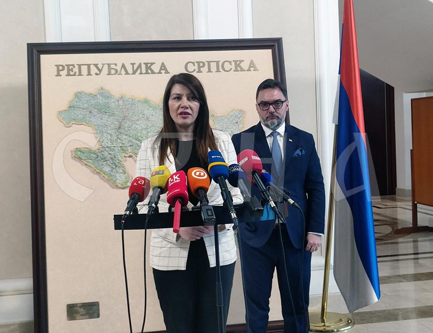 БАЊАЛУКА, 11. ФЕБРУАРА /СРНА/ - Министар пољопривреде, шумарства и водопривреде Републике Српске Анђелка Кузмић поручила је да ресорно министарство остаје искрен партнер пољопривредним произвођачима, да ће им обезбиједити подстицаје и дјеловати у складу са могућностима на све евентуалне изазове.