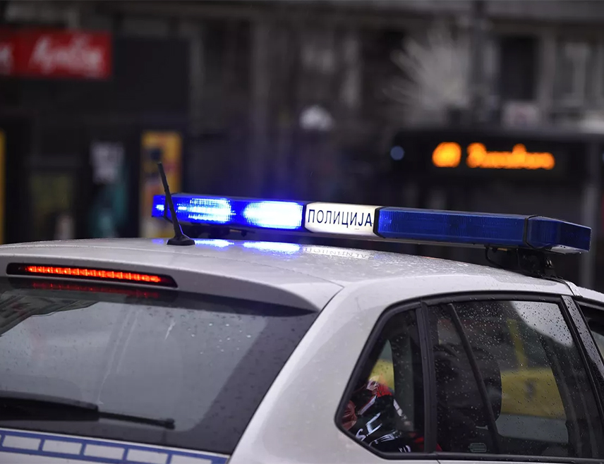 БЕОГРАД, 11. ФЕБРУАРА /СРНА/ - Крушевачка полиција ухапсила је данас мушкарца чији су иницијали Ј.Б. /31/ из тог града због сумње да је убио своју мајку /59/.