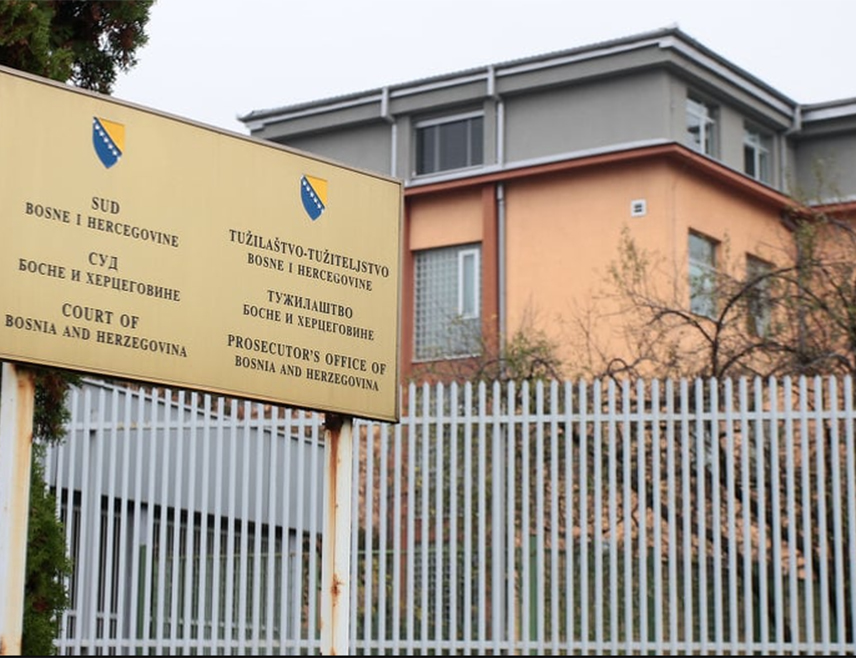 САРАЈЕВО, 11. ФЕБРУАРА /СРНА/ – Свједок Тужилаштва БиХ Перо Стојановић данас је пред Судом БиХ свједочио о хапшењима, убиствима, масовним затварањима и злостављању српских цивила на подручју Коњица 1992. године, наводећи да је током заробљеништва био тешко пребијан и изложен нехуманим условима, те да и данас има тешке здравствене посљедице.