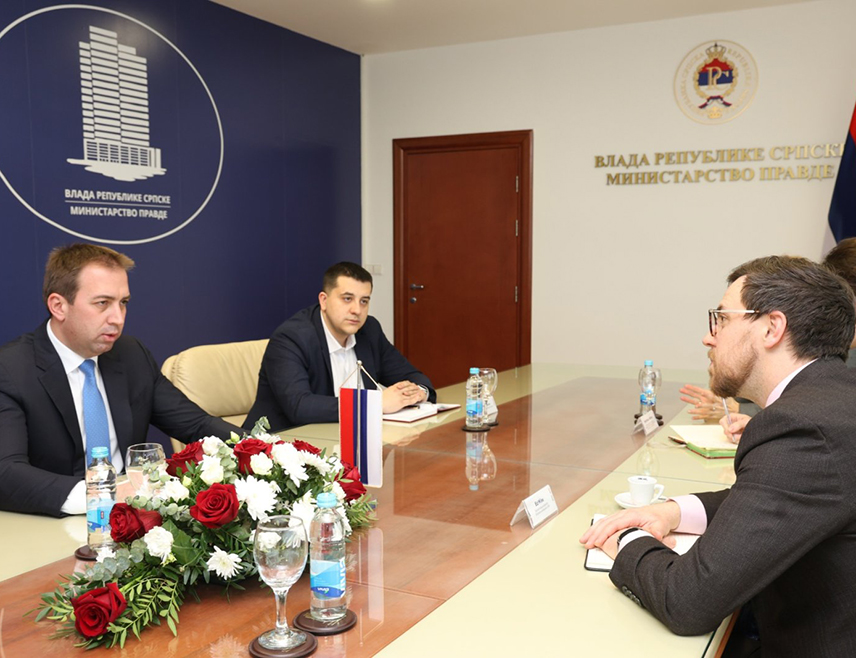 BANJA LUKA, FEBRUARY 11 /SRNA/ – Republika Srpska Minister of Justice, Goran Selak, said during the talks held with British officials that the closure of the OHR and the departure of foreign judges from the Constitutional Court of BiH are matters of full constitutional maturity and sovereignty of local institutions, and that a sustainable political system can only be built on the basis of an internal agreement among the constituent peoples and entities.