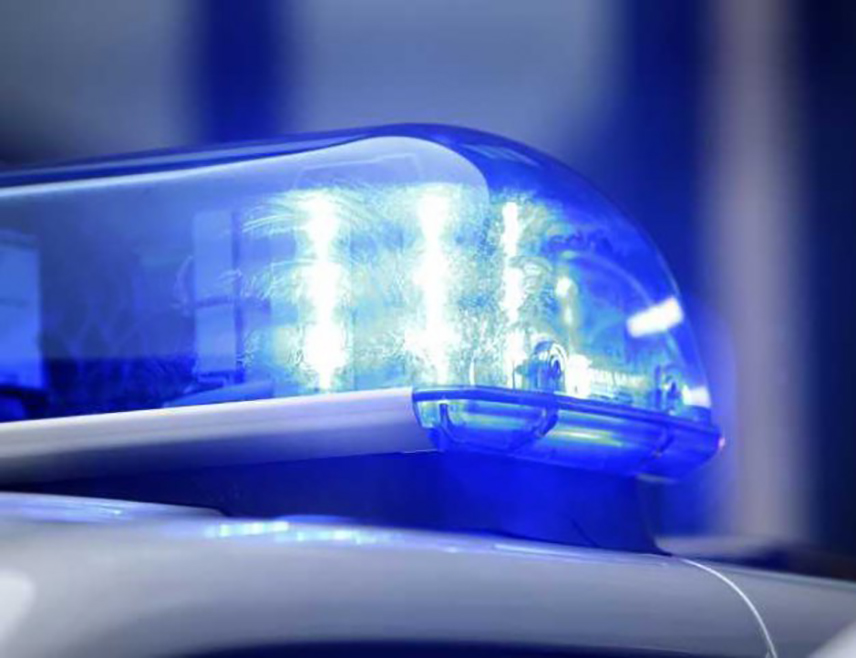 ДОБОЈ, 12. ФЕБРУАРА /СРНА/ - Лице С. М. са подручја Добоја ухапшено је због сумње да је са још три лица пријетило другом лицу испред његове породичне куће, а потом му задало више удараца, након чега су се удаљили.