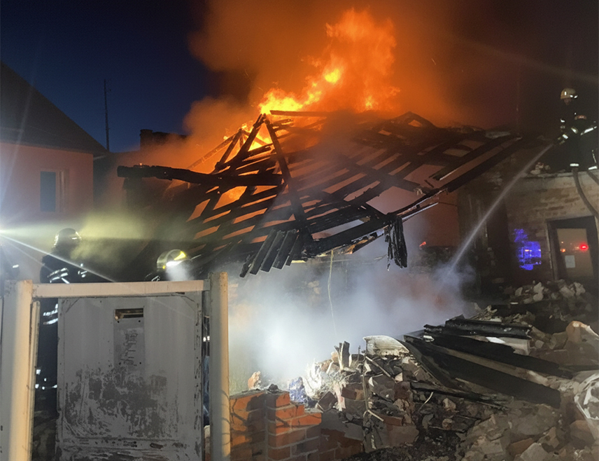 САНКТ ПЕТЕРБУРГ, 12. ФЕБРУАРА /СРНА/ - Пожар је избио у рафинерији нафте у граду Ухти, у руској Републици Коми, након напада украјинских дронова, саопштио је гувернер Ростислав Голдштајн.